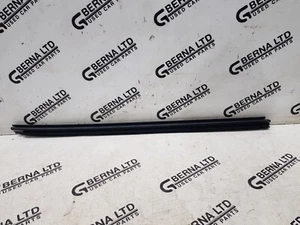 GENUINO MG5 2022-2024 PUERTA TRASERA DERECHA VENTANA INTERIOR RESISTENTE A LA INTEMPERIE MOLDURA - Imagen 1 de 10