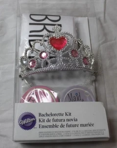 Kit de fiesta de faja y corona de novia Wilton soltera fiesta tiara botón de faja nuevo - Imagen 1 de 4