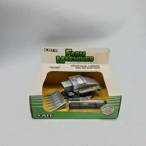 ERTL Gleaner R50 Combine 1/64 Diecast Metal Replica Farm Machines Deutz-Allis - Picture 1 of 13