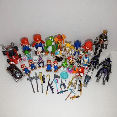 Lote de 30 figuras de acción de videojuegos + accesorios Pokemon Fortnite Nintendo Sega Foto 1 de 4
