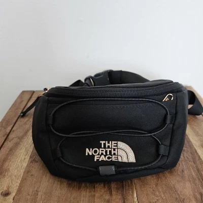  Bolso Bandolera The North Face Gester Madera Bordado Dorado Herrajes Negro Foto 1 de 4