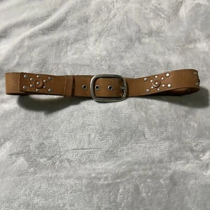 BKE the Buckle Womens Size M Belt Flat Stud Metalic 1.5" Wide Leather Brown - Picture 1 of 13