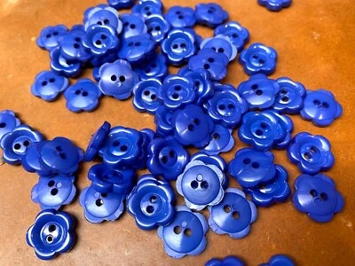 flower buttons plastic 5/8" royal 10pcs Clearance Sale - Image 1 of 3
