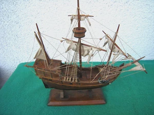 antike Schiffsmodell "Santa Maria 1492 "mit eingerollten Segeln.über 100 ja.Holz - Bild 1 von 11
