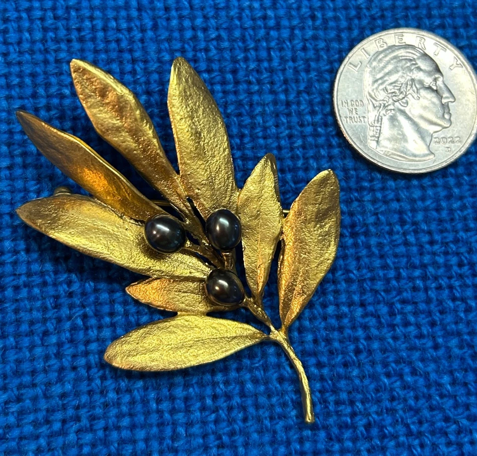 Метрополитен музей искусств Майкл Мишо золотая брошь с оливковым листом черный жемчуг  - Изображение 1 из 4