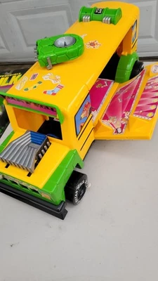 Vintage 1992 TMNT Teenage Mutant Ninja Turltes Rock n Roll Muta Bus Incomplete - Image 1 of 4