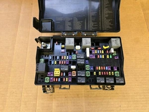 2015-2017 Jeep Grand Cherokee Fuse Box Control Module TPIM P68242800AC OEM - Picture 1 of 4