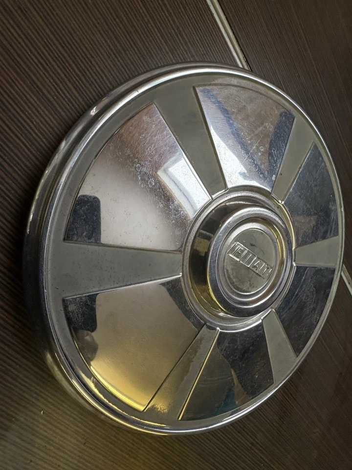 Conjunto de calota Fiat 124 Spider quatro carros de 1970 até 1978 este saiu de um 1977 - Imagem 1 de 4