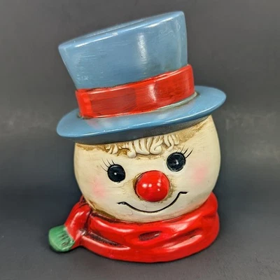 Figura Muñeco de Nieve Cerámica Años 70 6" Sombrero de copa Azul Nariz Roja Moneda Banco Japón? Foto 1 de 4