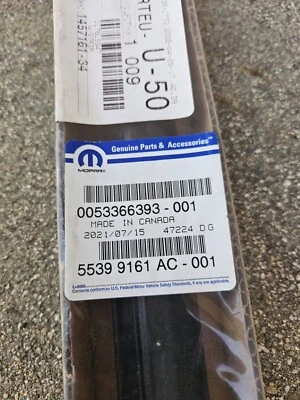 Dodge Durango передняя левая наружная уплотнительная полоска 55399161AC001 55399161D новая Mopar  - Изображение 1 из 4