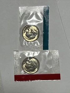 1977 P & D Uncirculated Roosevelt Dimes in Mint Cello - Picture 1 of 2