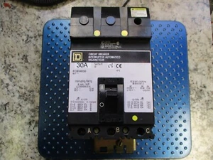 INTERRUPTOR DE CIRCUITO CUADRADO D 30A 480V 3 POLOS FCB34030 - Imagen 1 de 5