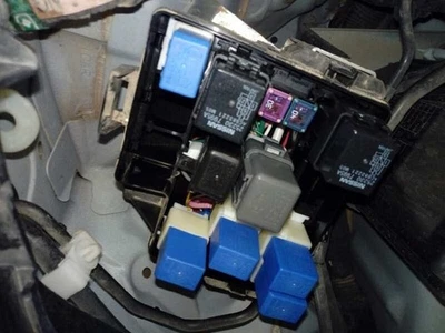 FUSE BOX UNIT / 2068326 FOR INFINITI FX FX30D S - Image 1 of 4