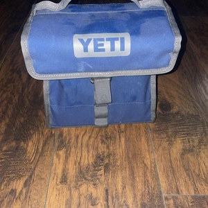 Yeti Day Trip Lunch Bag Navy Blue - Bild 1 von 4