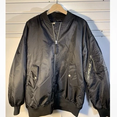 Chaqueta de bombardero Hudson negra de gran tamaño en mediana nueva con etiquetas Foto 1 de 4
