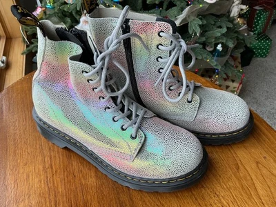 * Новый * женщин Doc Martens 1460 металлический кружева ботинки серебро замши размер 5 - Изображение 1 из 4