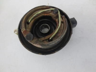 Arctic Cat 90 2003 ATV usado OEM panel de placa de respaldo de freno delantero izquierdo Foto 1 de 2