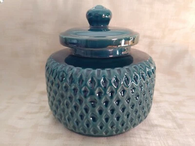 Bote de cerámica esmaltada Imax verde azulado con tapa - 6" de alto y 5,75" de ancho Foto 1 de 4