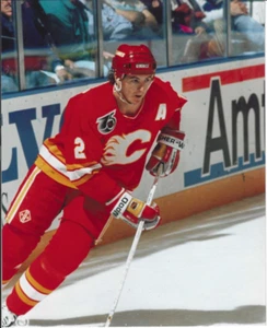CALGARY FLAMES - AL MACINNIS - Officially Licensed 8x10 Photo - HOF - Picture 1 of 1