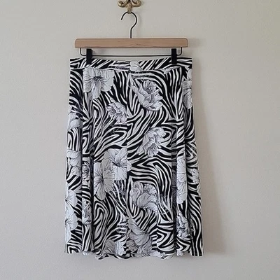 NWT Chico's Black White Floral Zebra A-Line Shirt Size Medium Foto 1 de 4