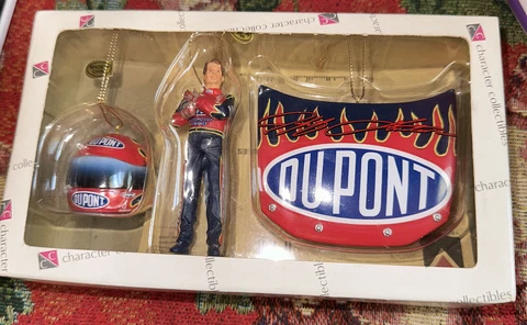Jeff Gordon #24 Dupont Rainbow Warrior NASCAR Character Collectibles with Helmet Cover