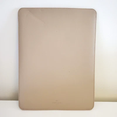 Cómoda funda delgada de microfibra de cuero sintético tostado para computadora portátil ~ 14L x 10.4W x 0.32"D Foto 1 de 4