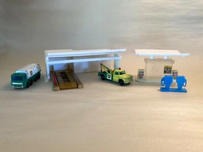 Lesney Matchbox MG-1 Service Station / auto garage and pump island - Image 1 of 3