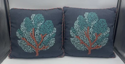 Allen + roth графический принт темно-синий, бирюзовый, коралловый и белый квадратный плед подушка - Изображение 1 из 4