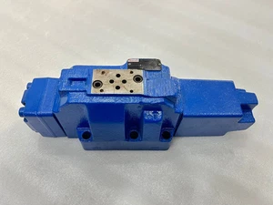 Rexroth 4WRZ25W6-220-7X/6EG24N9ETK4/D3M PROPRTIONAL DIRECTIONAL VALVE R900978732 - Picture 1 of 15