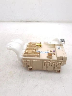 Toyota Corolla LE 2016 1,8 L tracción delantera en cabina interior caja de fusibles  Foto 1 de 4