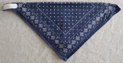 Oshkosh B’Gosh Pañuelo Azul Marino Bandana Babero Gancho y Cierre de Lazo Foto 1 de 4