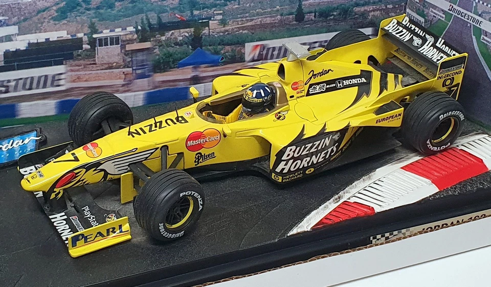 Hot Wheels 1/18 Scale 22822 - F1 Jordan 199 Launch Version Damon Hill F1 - Image 1 of 4