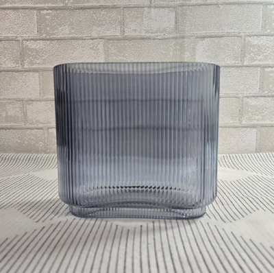 Hermoso jarrón moderno acanalado de vidrio azul ovalado moderno minimalista decoración del hogar Foto 1 de 3