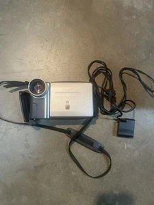 Sharp VL-E665 Video8 Camcorder - Picture 1 of 8