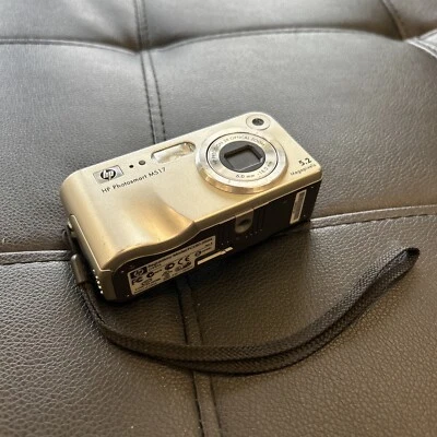 HP PhotoSmart M415 5.2MP Digital Camera - Silver - Image 1 of 4
