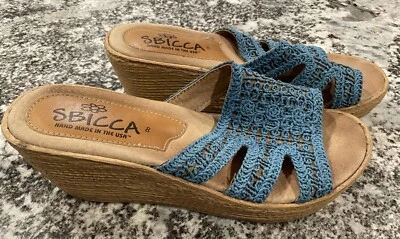 "Sbicca Cuero Zuecos Sandalias Zapatos 2.5"" Azul Cuña Crochet 8 EE. UU. Usados" Foto 1 de 4