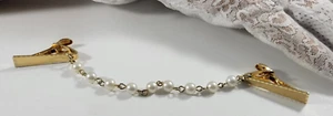 Vintage Dress Sweater Clip Faux Pearl Gold Tone Chain  Diamond Cut Edges 7" - Picture 1 of 4