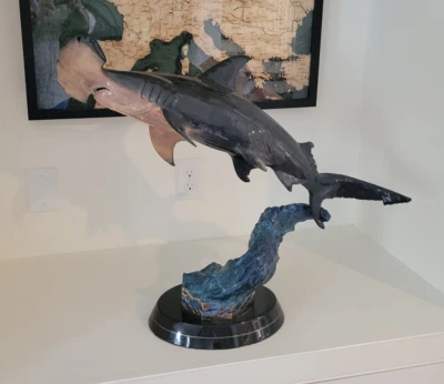 Escultura de bronce Robert Wyland "Tiburón Hammerhead" Foto 1 de 4