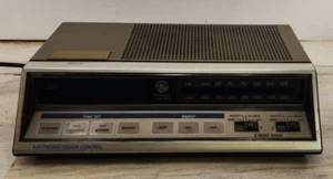 Vintage GE General Electric FM/AM Dual Alarm Digital Clock Radio Model 7-4663A - Picture 1 of 11