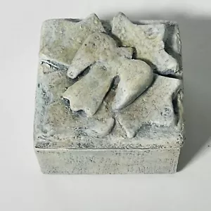 Scatola di preghiera con colomba discendente - disegni a V - 3" x 3" x 2" - nuova scatola aperta - Foto 1 di 5