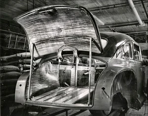 1947 Desoto Suburbano legno interno catena di montaggio 8 x 10 fotografia - Foto 1 di 1