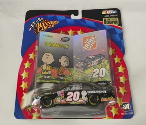 Nascar #20 Peanuts & Home Depot Tony Stewart 1:43 diecast Race Car 2002 Champion - Picture 1 of 2