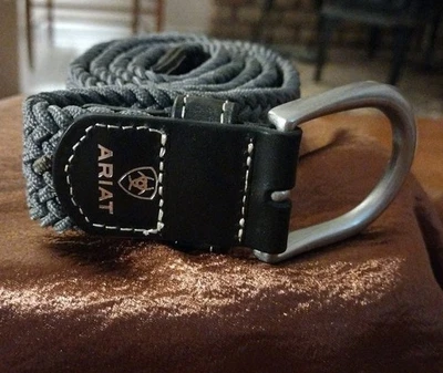 Cinturón elástico tejido Ariat XL gris/negro detalles de cuero hebilla plateada nuevo sin etiquetas Foto 1 de 4