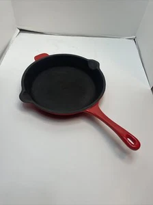Sartén de hierro fundido Martha Stewart roja de 10" con mango auxiliar - Imagen 1 de 14