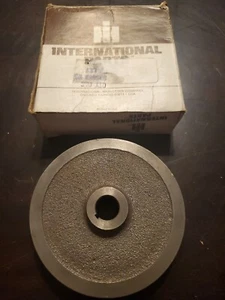 Very Rare NOS International Harvester Belt Pulley (235068R1) - Picture 1 of 4