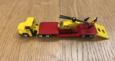 Siku Super 1610 Scania Tieflader mit ADAC-Hubschrauber - Bild 1 von 4