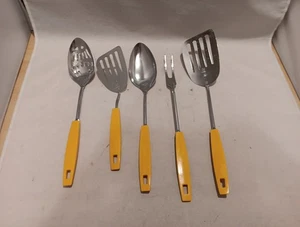 5 Vintage Ekco verchromte gelbe Griffe Schlitzlöffel & Spatel Fleischgabel - Bild 1 von 21