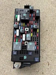 08-11 Cadillac DTS Buick Lucerne Rear Interior Fuse Box Relay Fusebox 13599107 - Picture 1 of 5