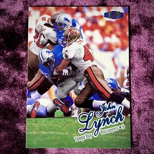 Maglia John Lynch 1998 Fleer Ultra #172 come nuova Tampa Bucs HOF Stanford Legends SP - Foto 1 di 2