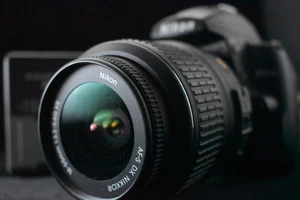 [1 Yr Warranty] Nikon D5000 Digital SLR Camera 12.3MP with Lens From Japan 7638 - Picture 1 of 16